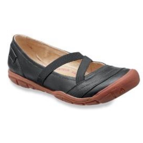 KEEN RIVINGTON CNX CRISS-CROSS SHOED SIZE 7